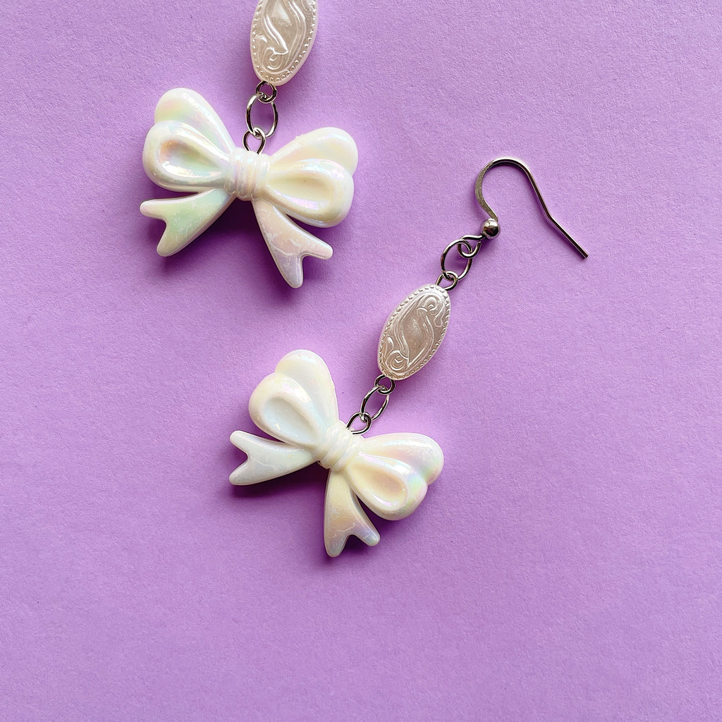 Holographic bow earrings ✨