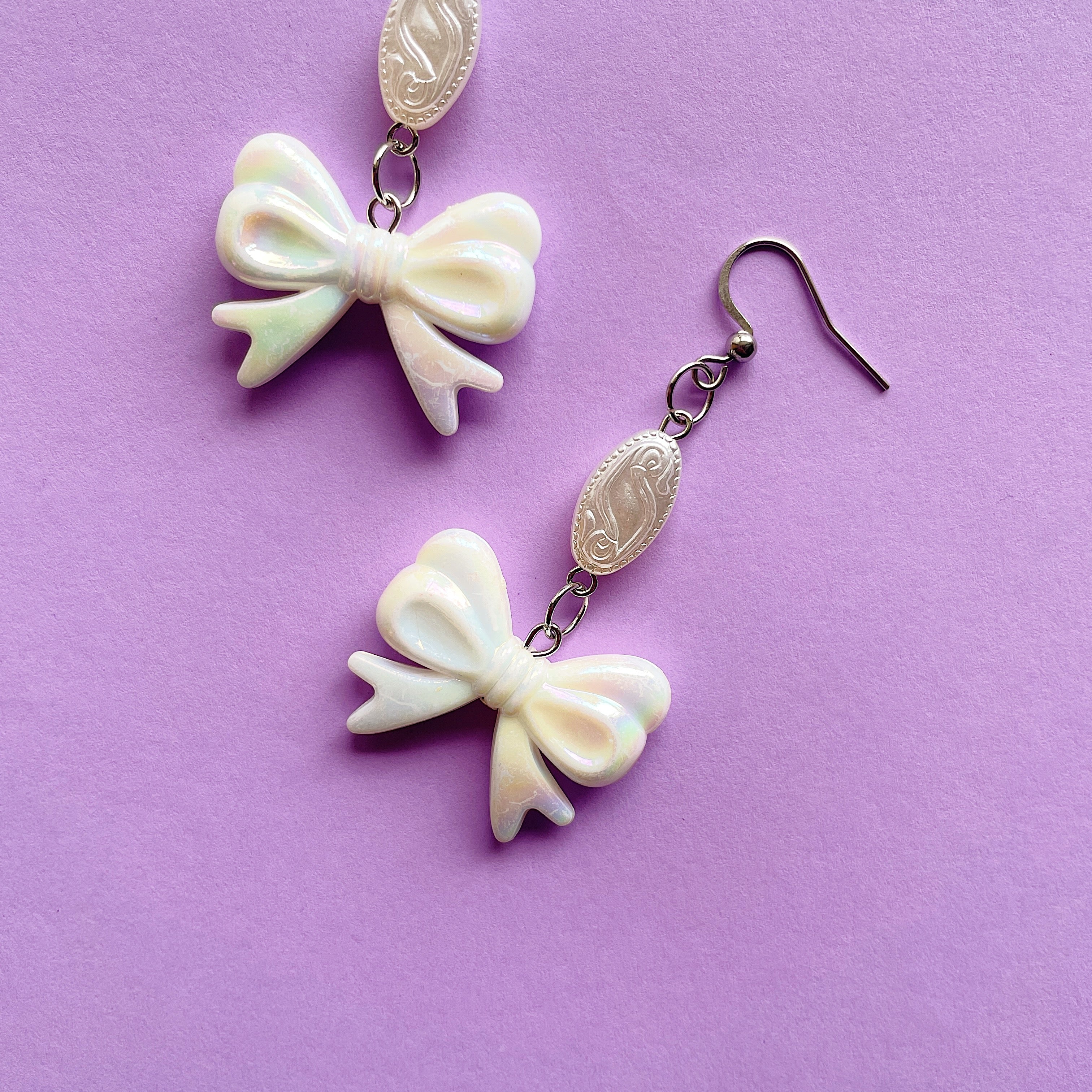 Holographic bow earrings ✨
