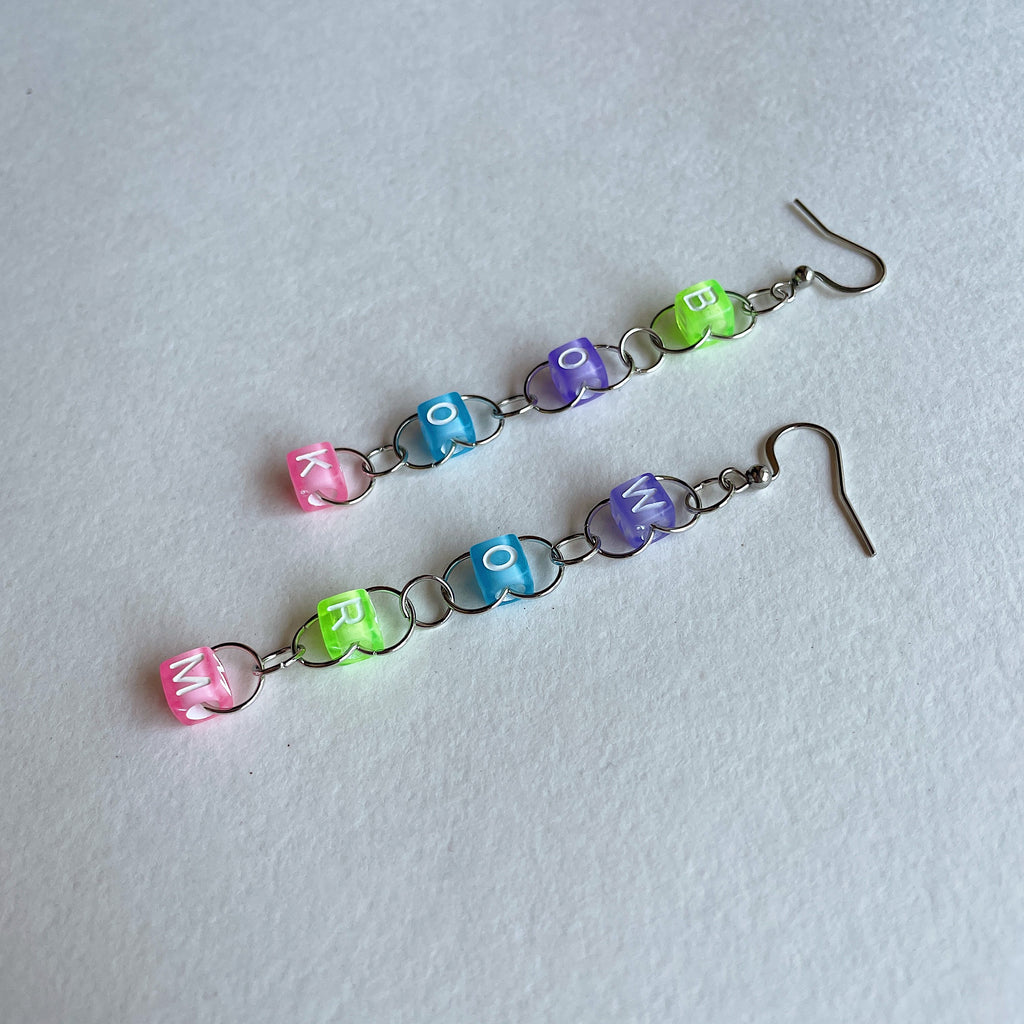 BOOK WORM 🤓 beaded earrings ✨