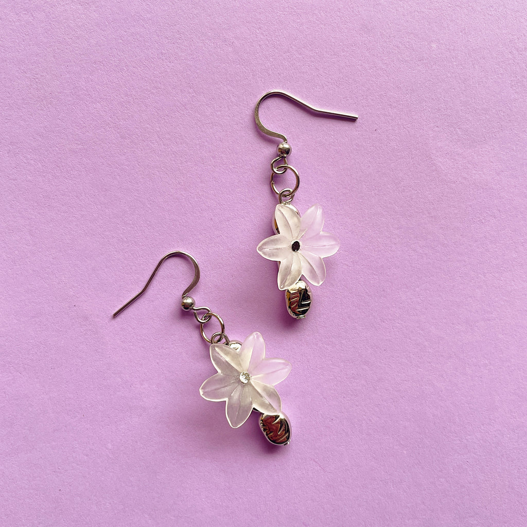 Matte flower earrings ✨