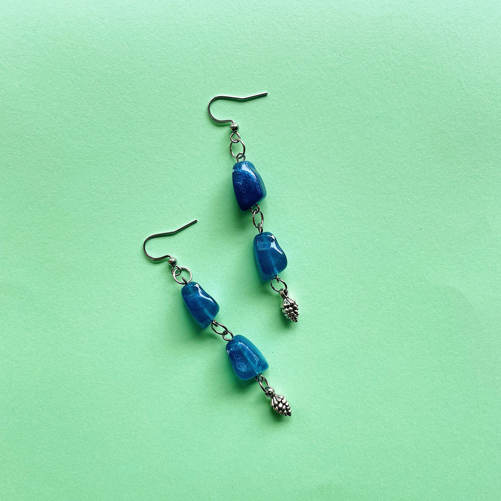 [BACK IN STOCK] Blue pine cone earrings ✨