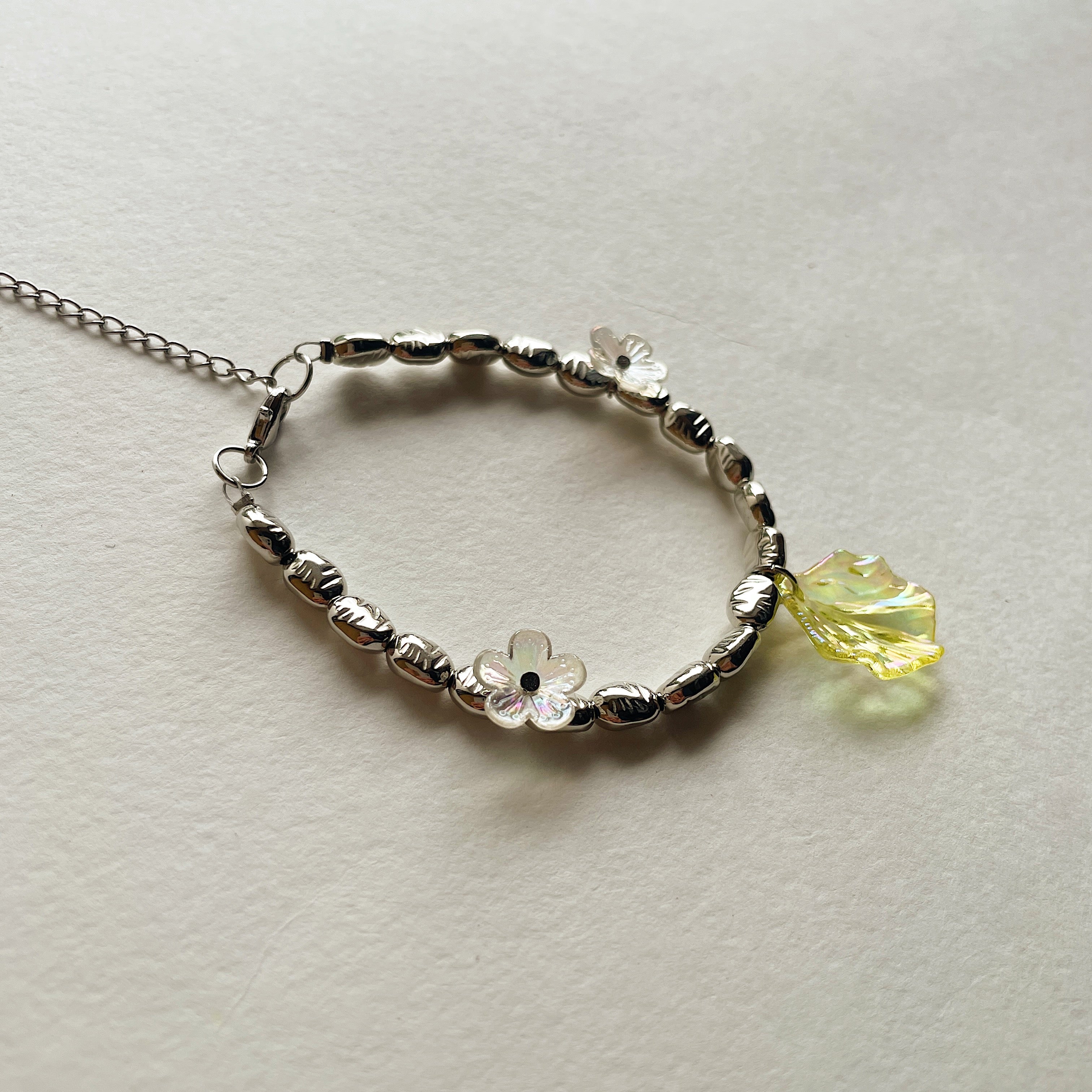 Metallic petal bracelet ✨
