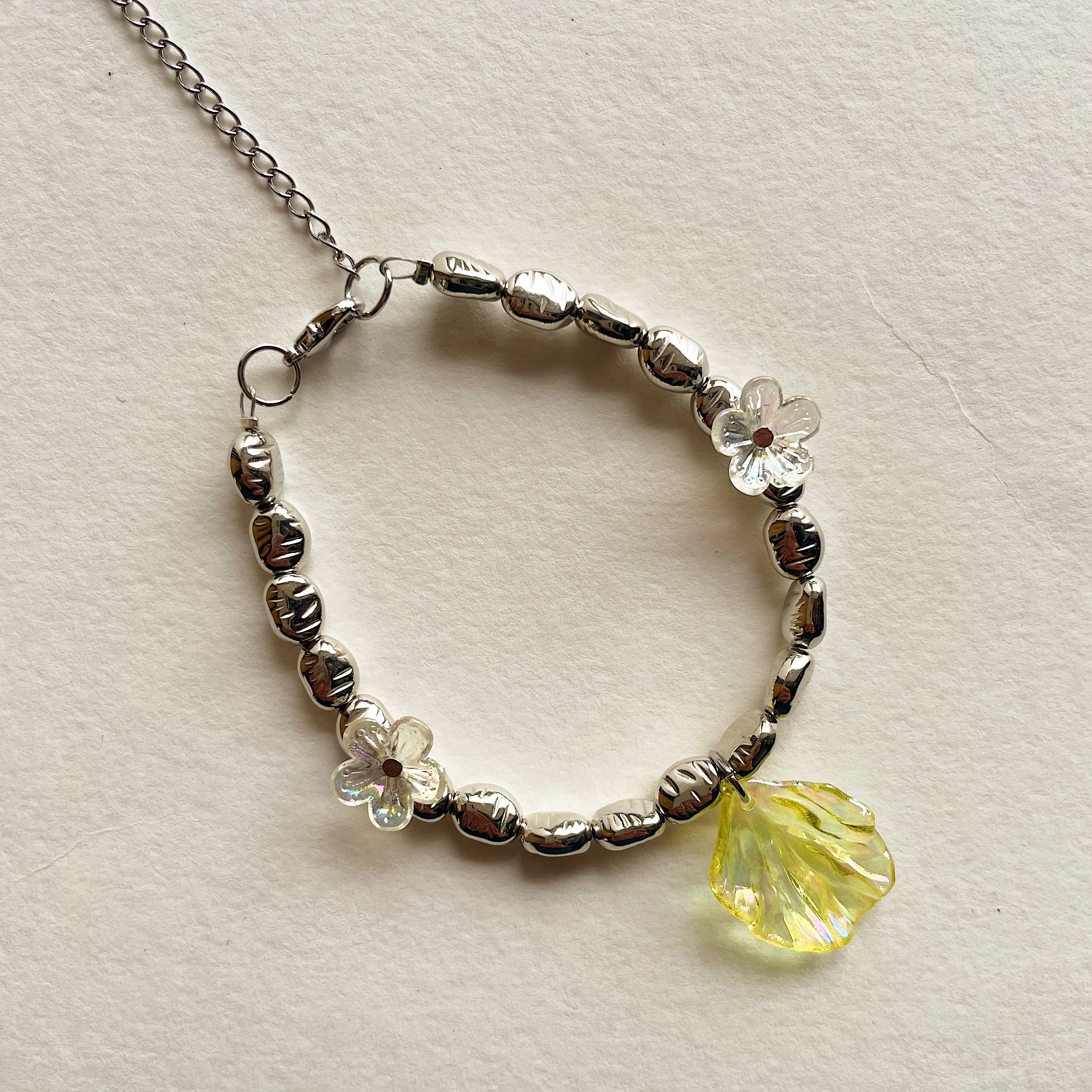 Metallic petal bracelet ✨