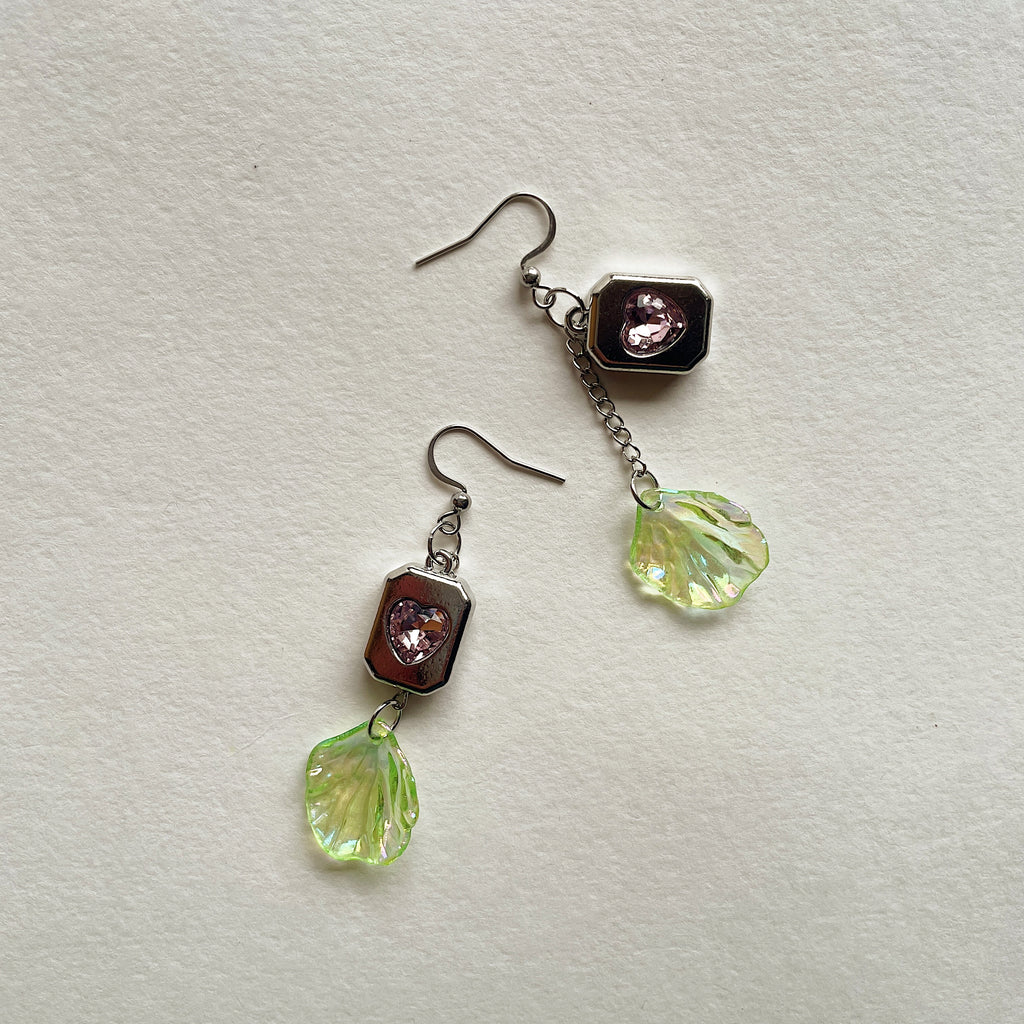 Pink heart + green petal earrings ✨