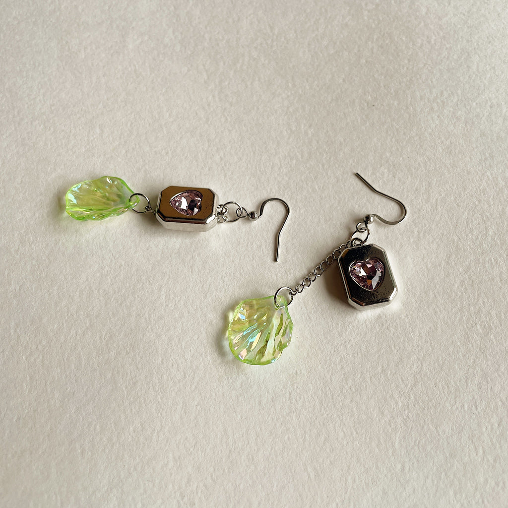 Pink heart + green petal earrings ✨