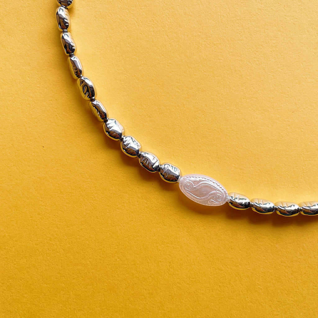 Metallic bow pendant necklace ✨