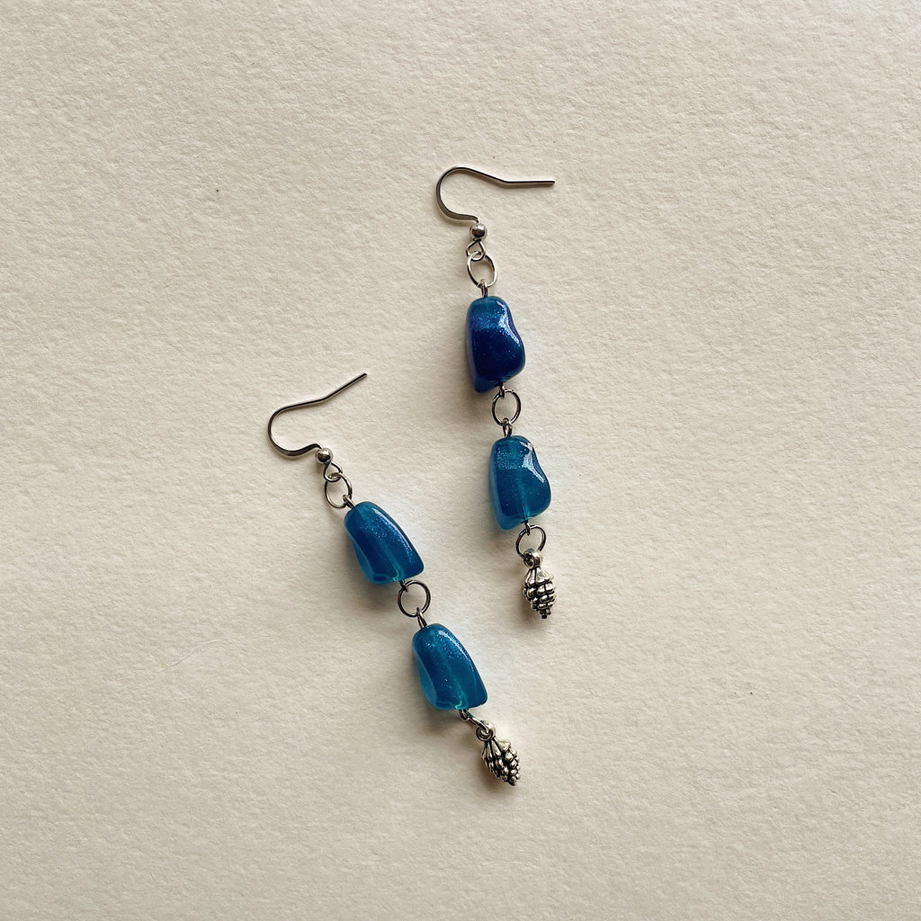 [BACK IN STOCK] Blue pine cone earrings ✨