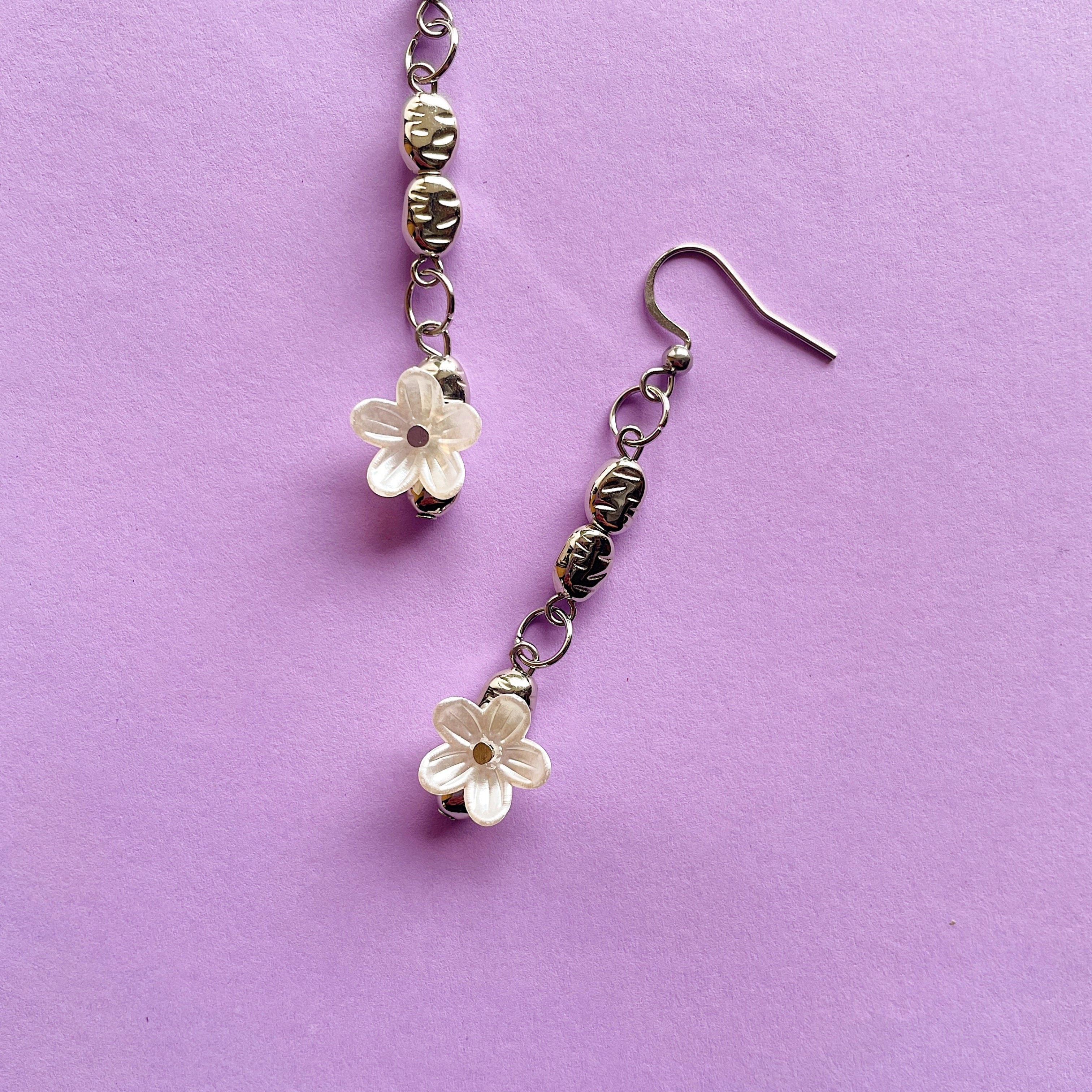 Metallic mini flower earrings ✨