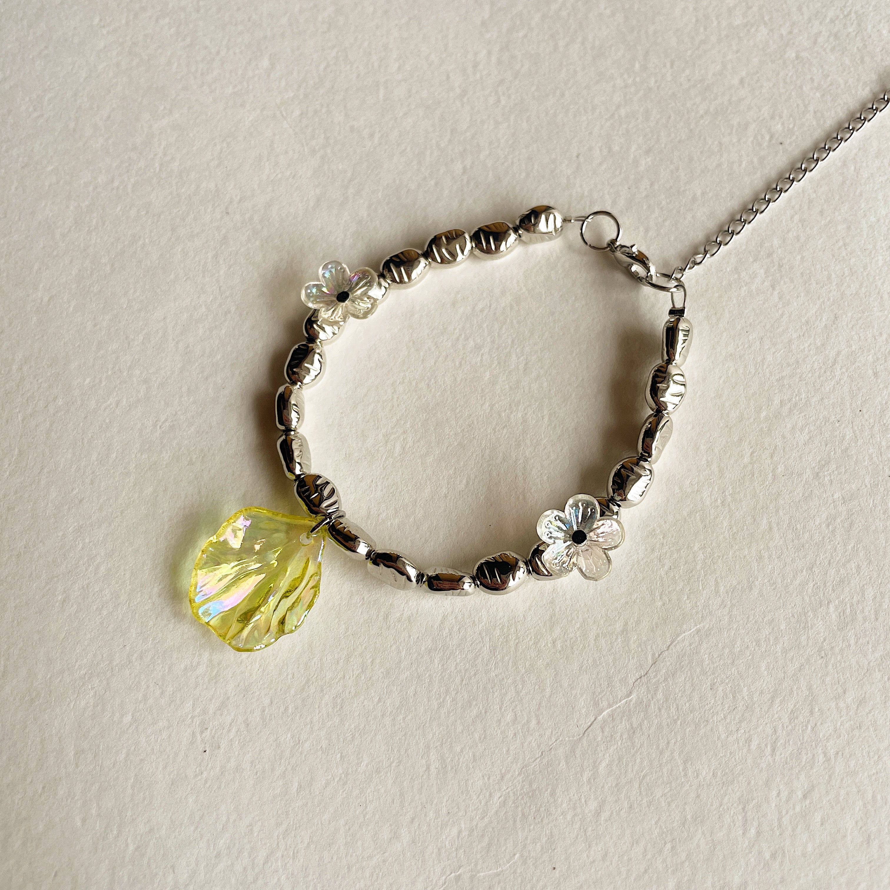 Metallic petal bracelet ✨