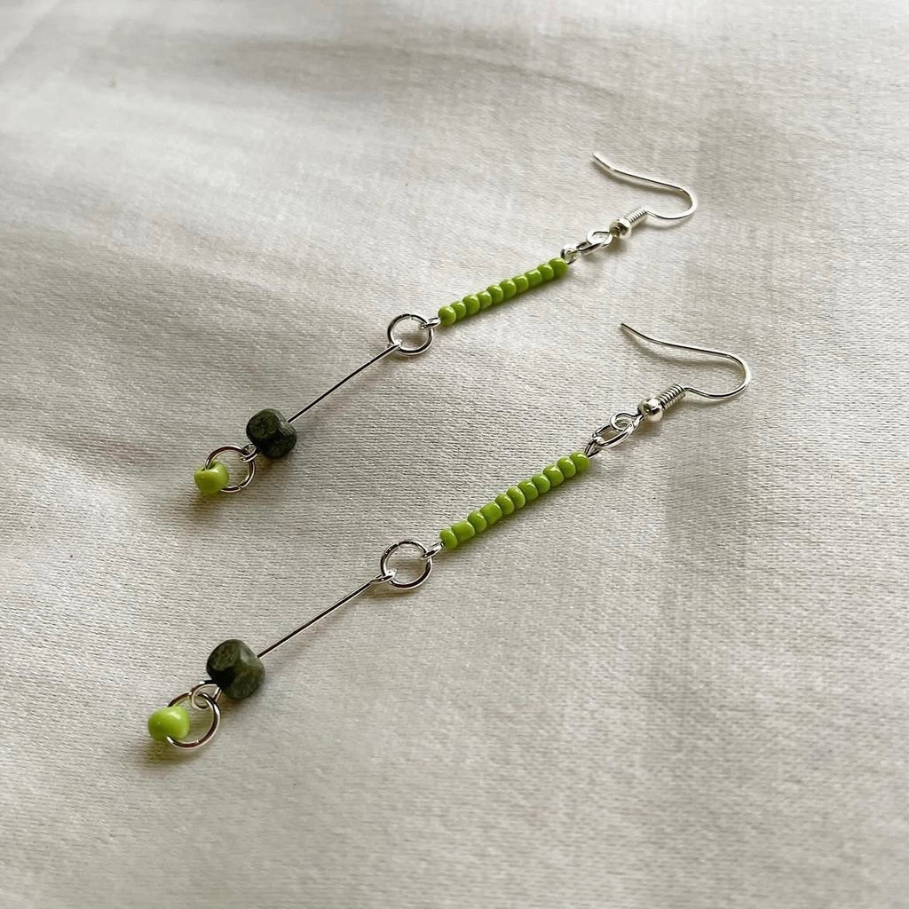 Pista green beaded earrings ✨