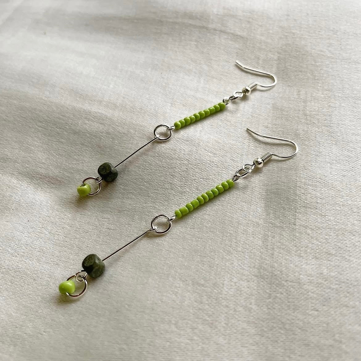 Pista green beaded earrings ✨