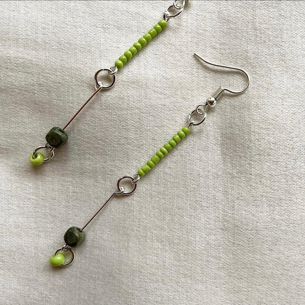 Pista green beaded earrings ✨