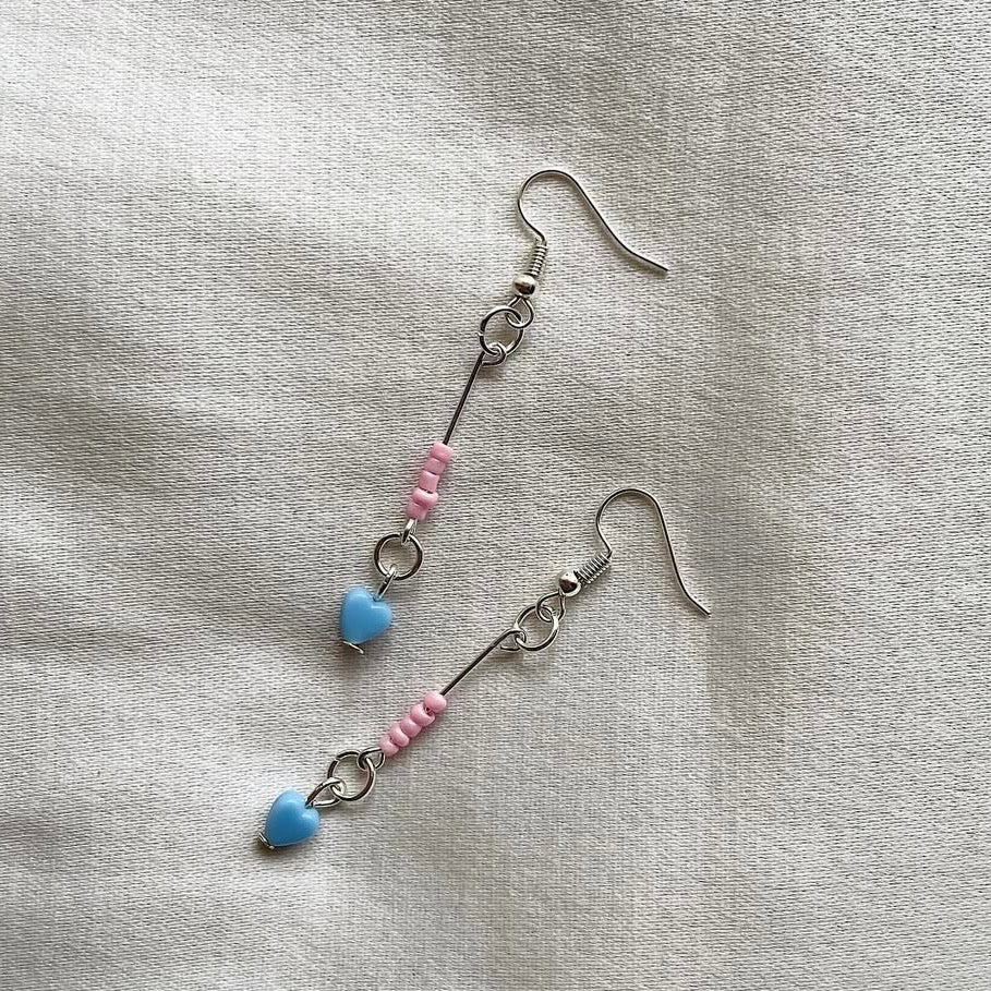 Pink and blue heart beaded earrings ✨