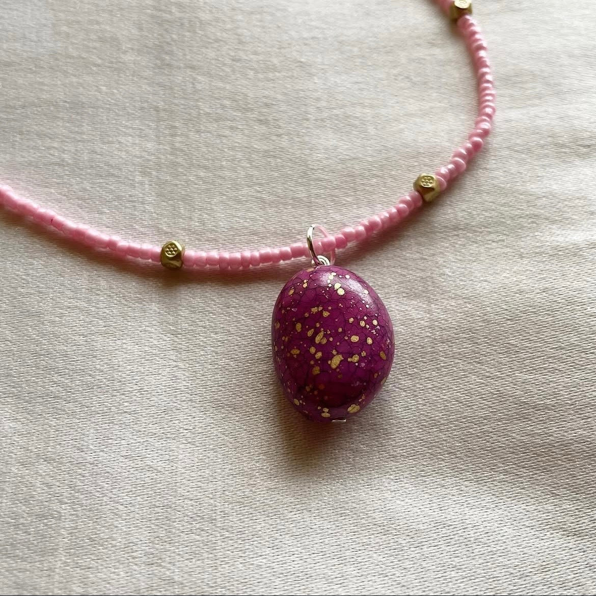 Big bean pink beaded necklace ✨