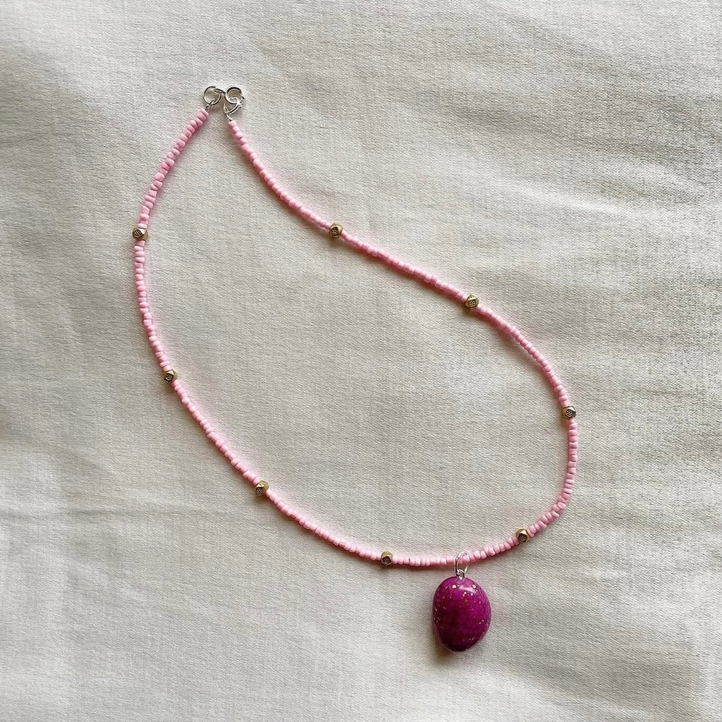 Big bean pink beaded necklace ✨