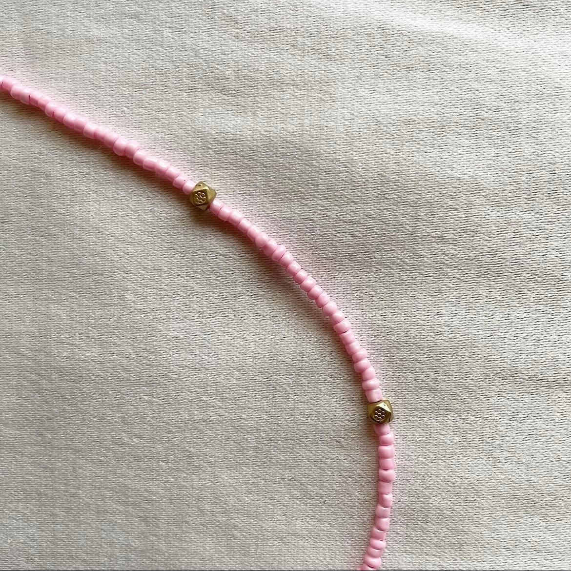 Big bean pink beaded necklace ✨