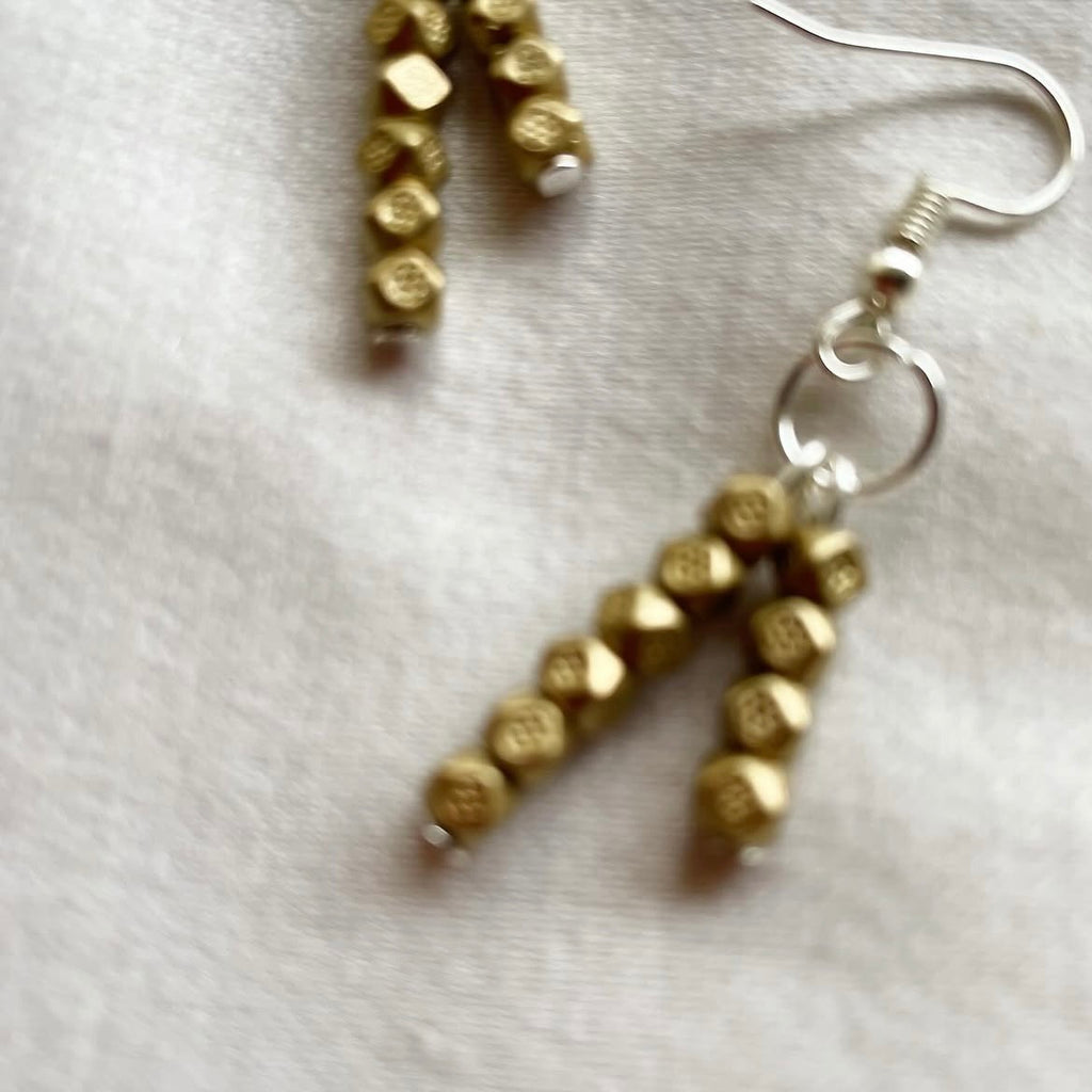 Muted gold beaded earrings ✨