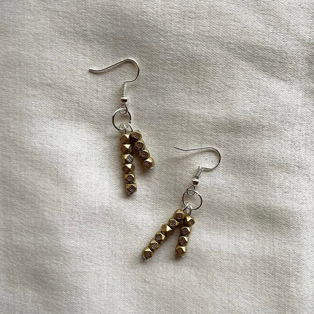 Muted gold beaded earrings ✨
