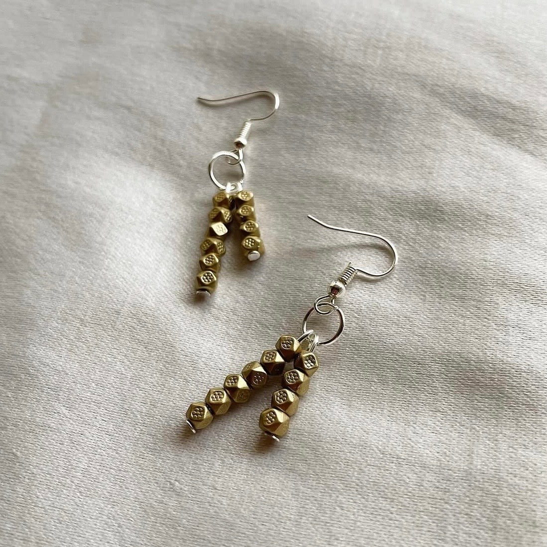 Muted gold beaded earrings ✨