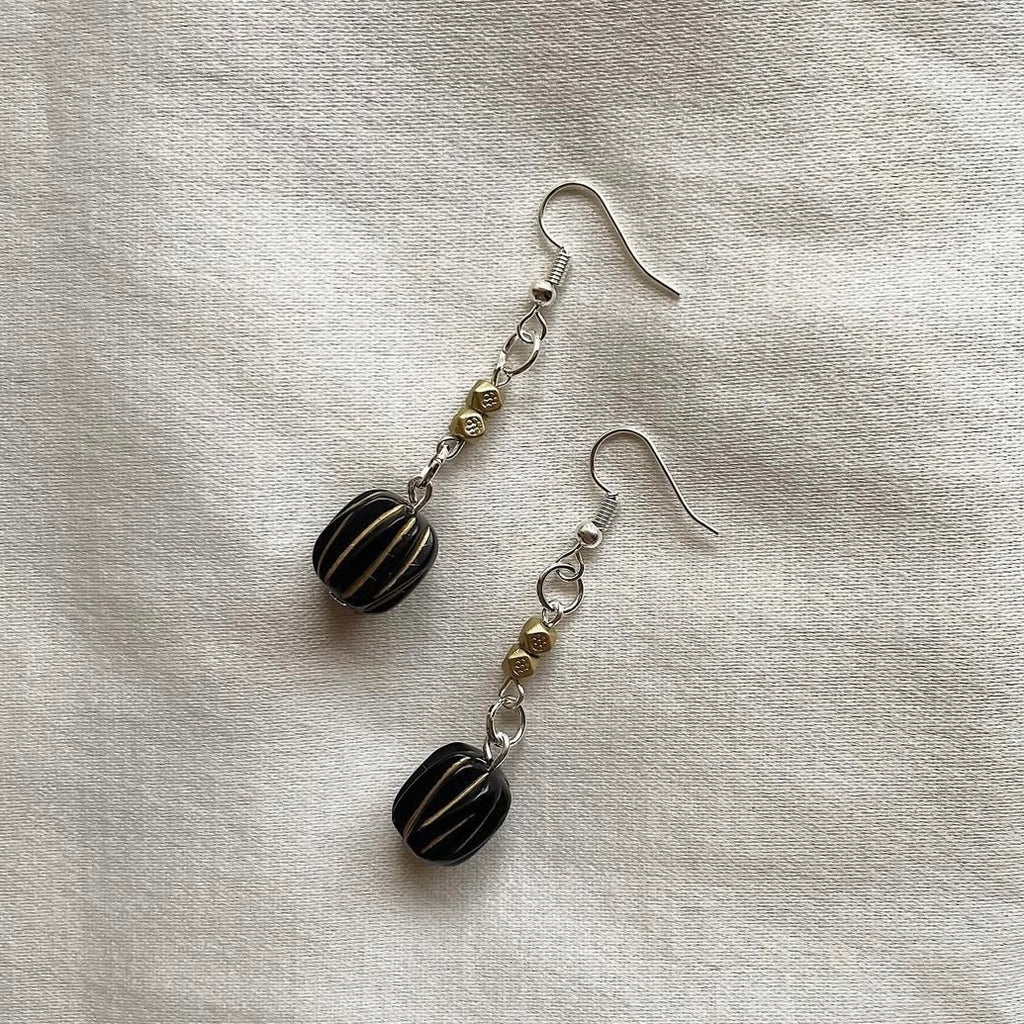 Black and gold beaded earrings ✨