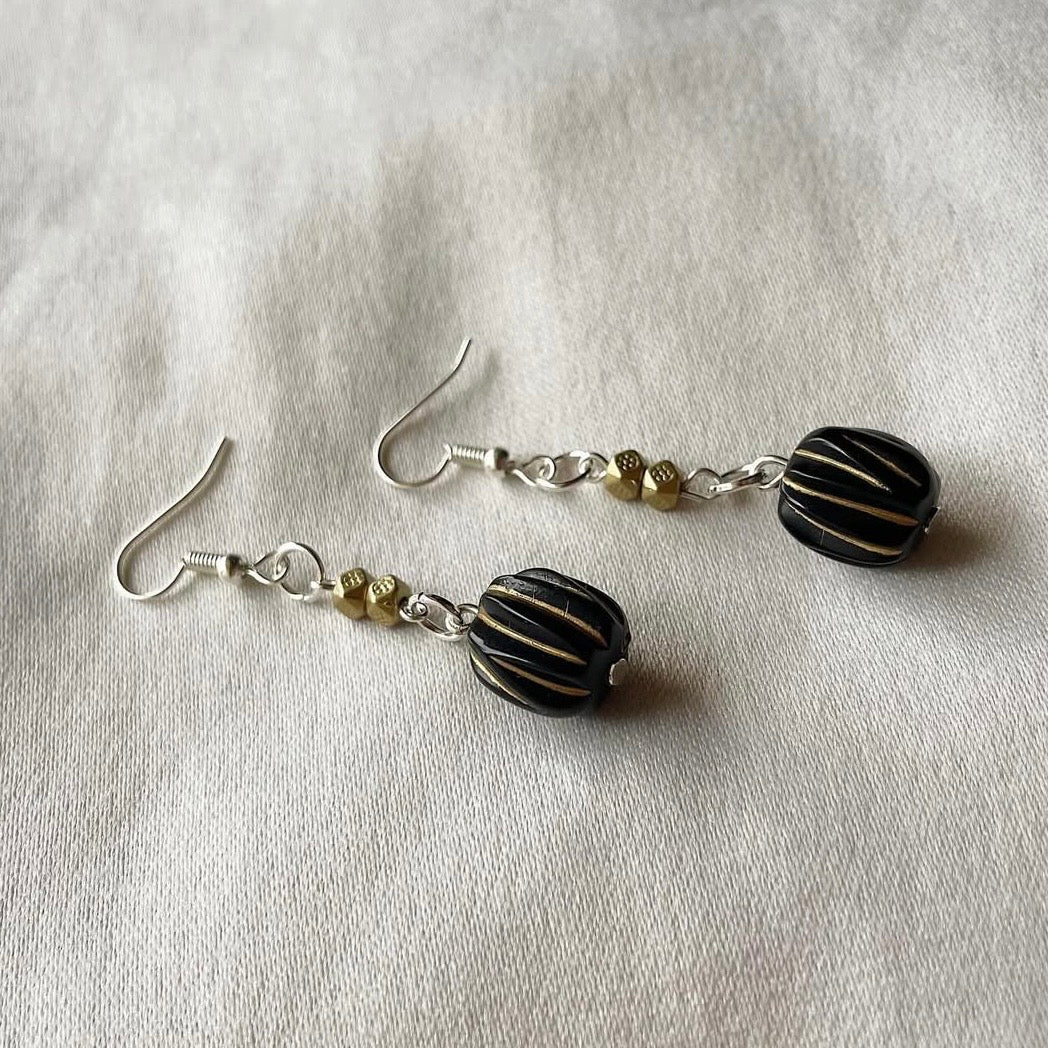 Black and gold beaded earrings ✨