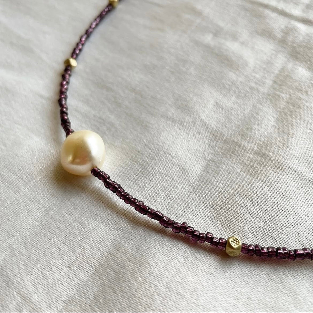 Deep purple & pearl beaded necklace ✨