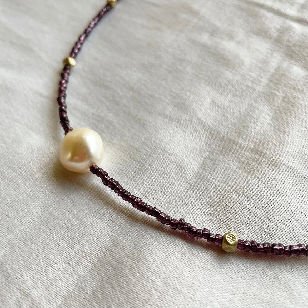 Deep purple & pearl beaded necklace ✨