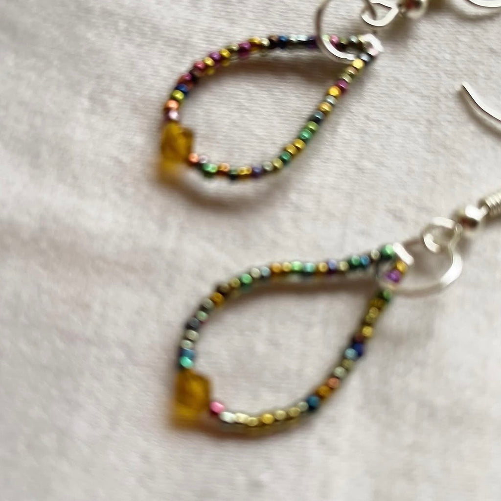 Multicoloured loop beaded earrings ✨