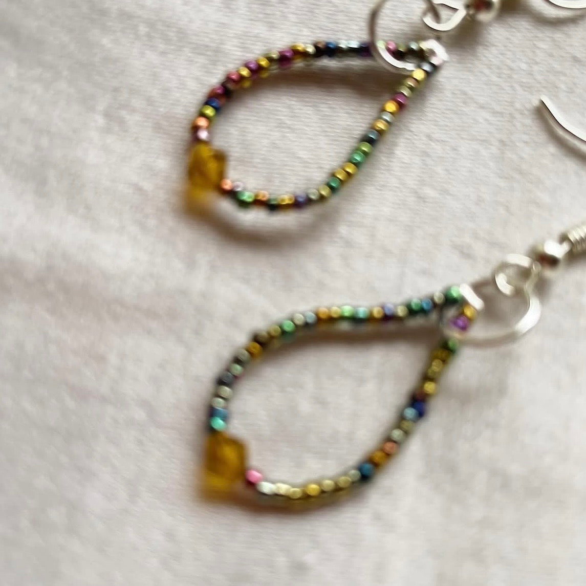 Multicoloured loop beaded earrings ✨