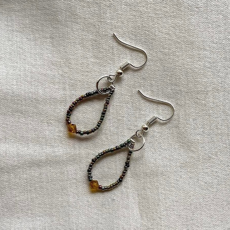 Multicoloured loop beaded earrings ✨
