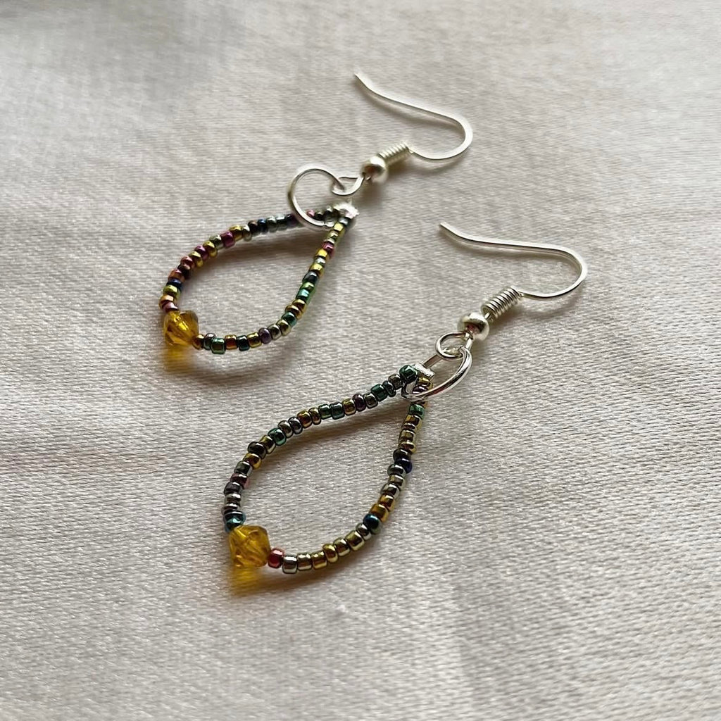 Multicoloured loop beaded earrings ✨
