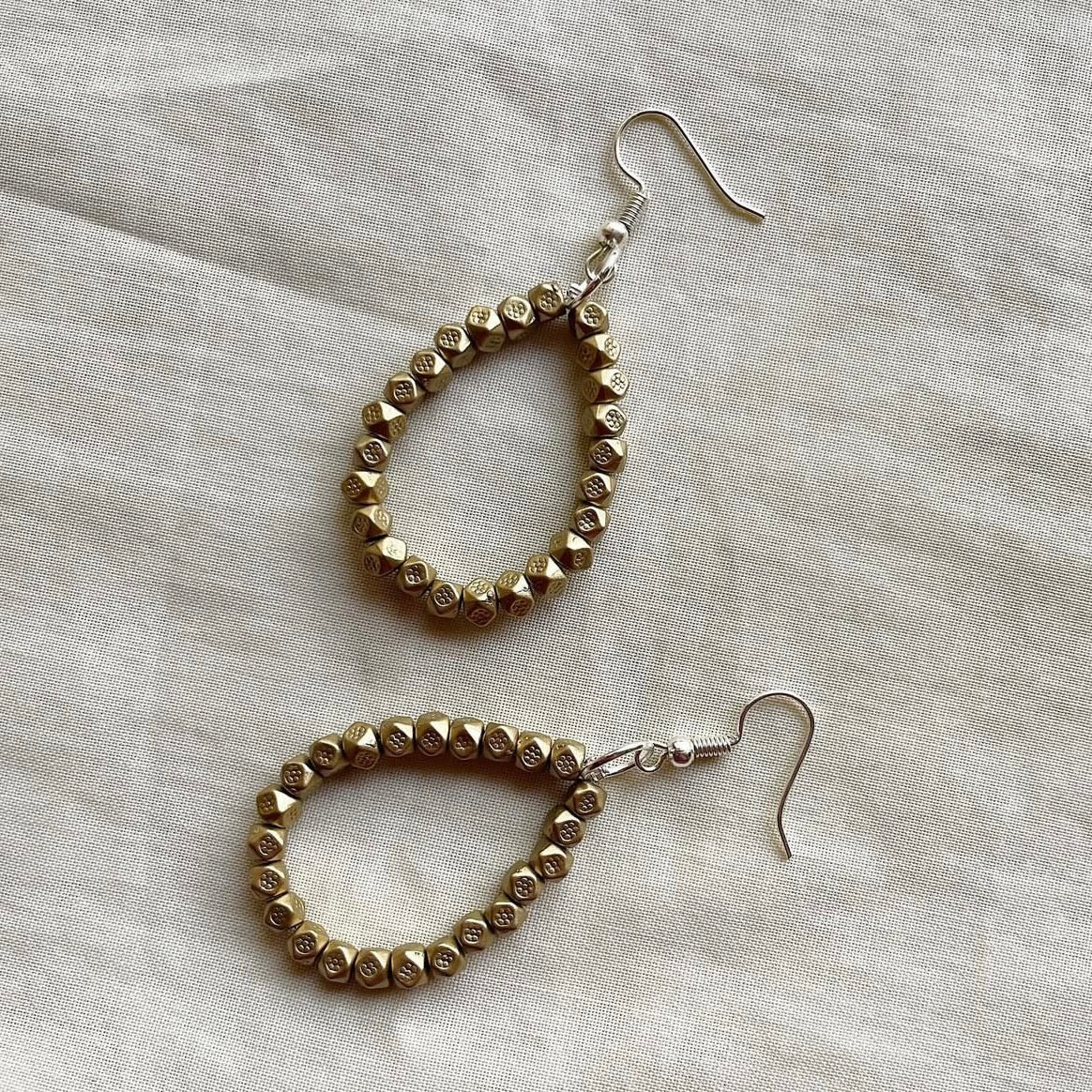 Muted gold loop beaded earrings ✨