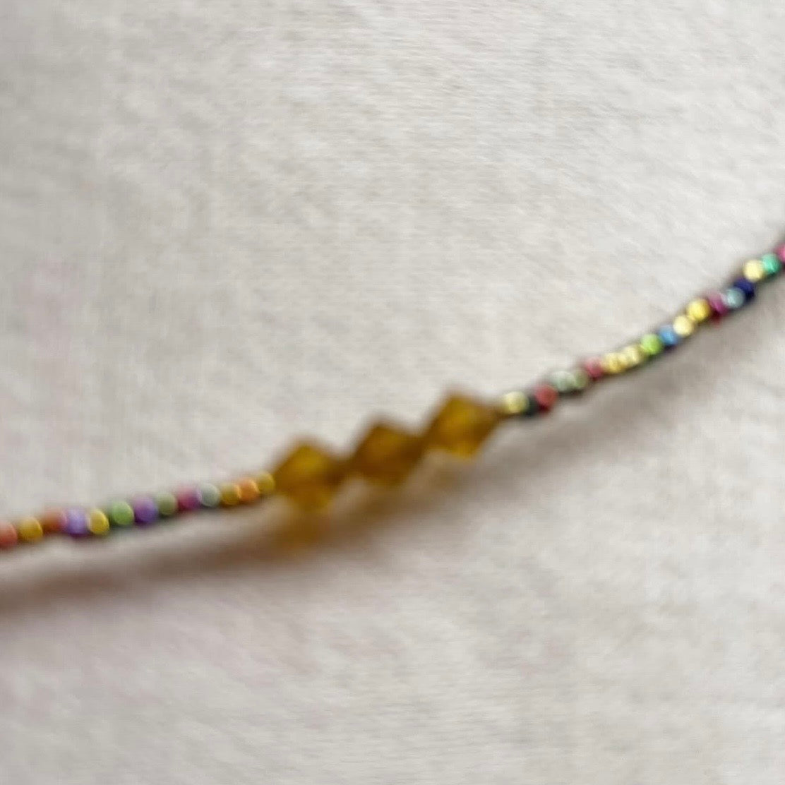 Metallic delicate loop beaded necklace ✨