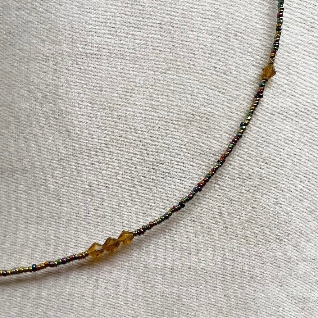 Metallic delicate loop beaded necklace ✨