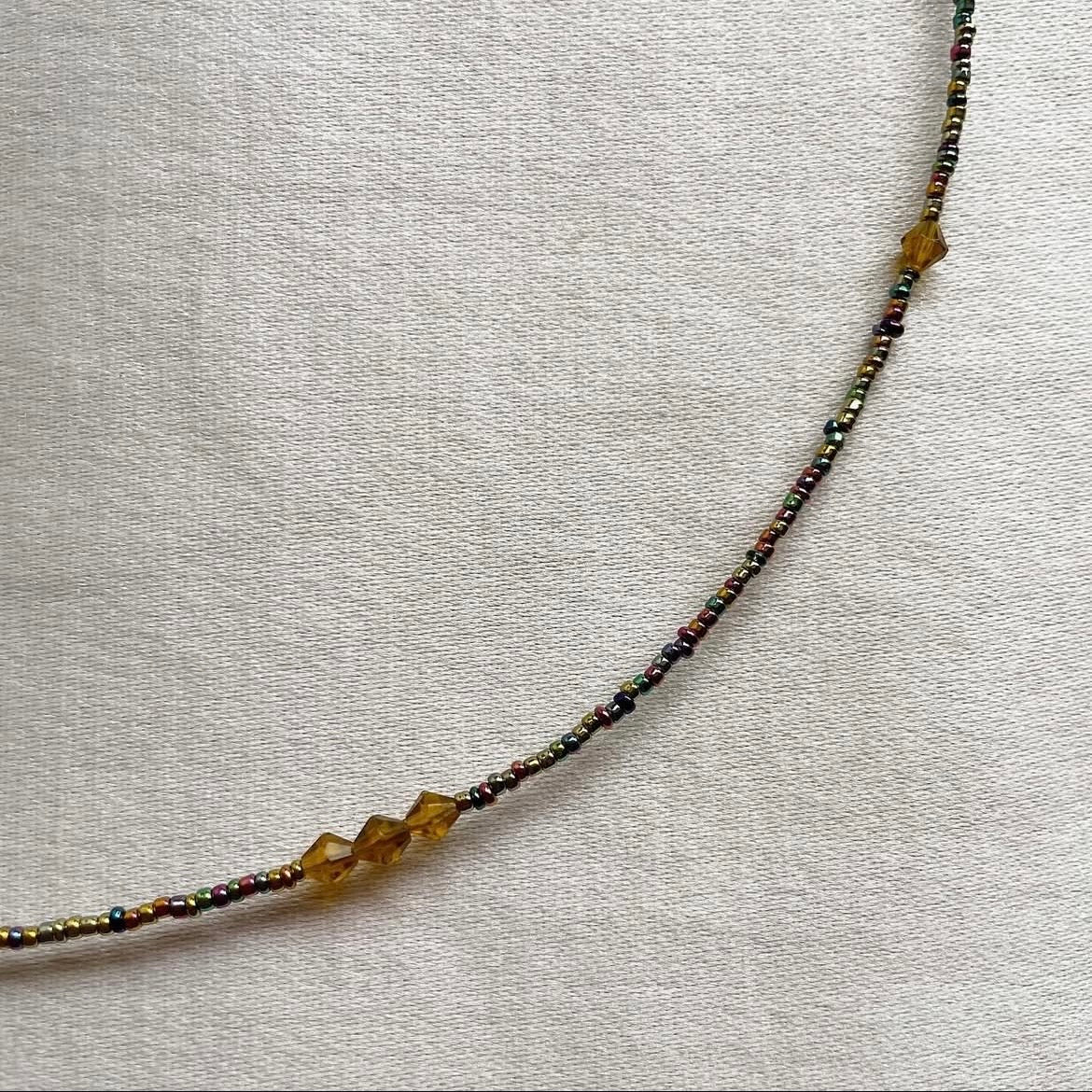 Metallic delicate loop beaded necklace ✨