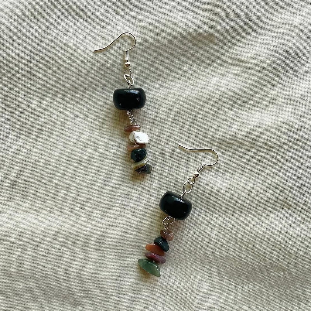 Black & earthy beaded earrings ✨