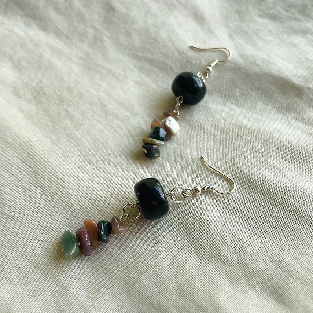 Black & earthy beaded earrings ✨