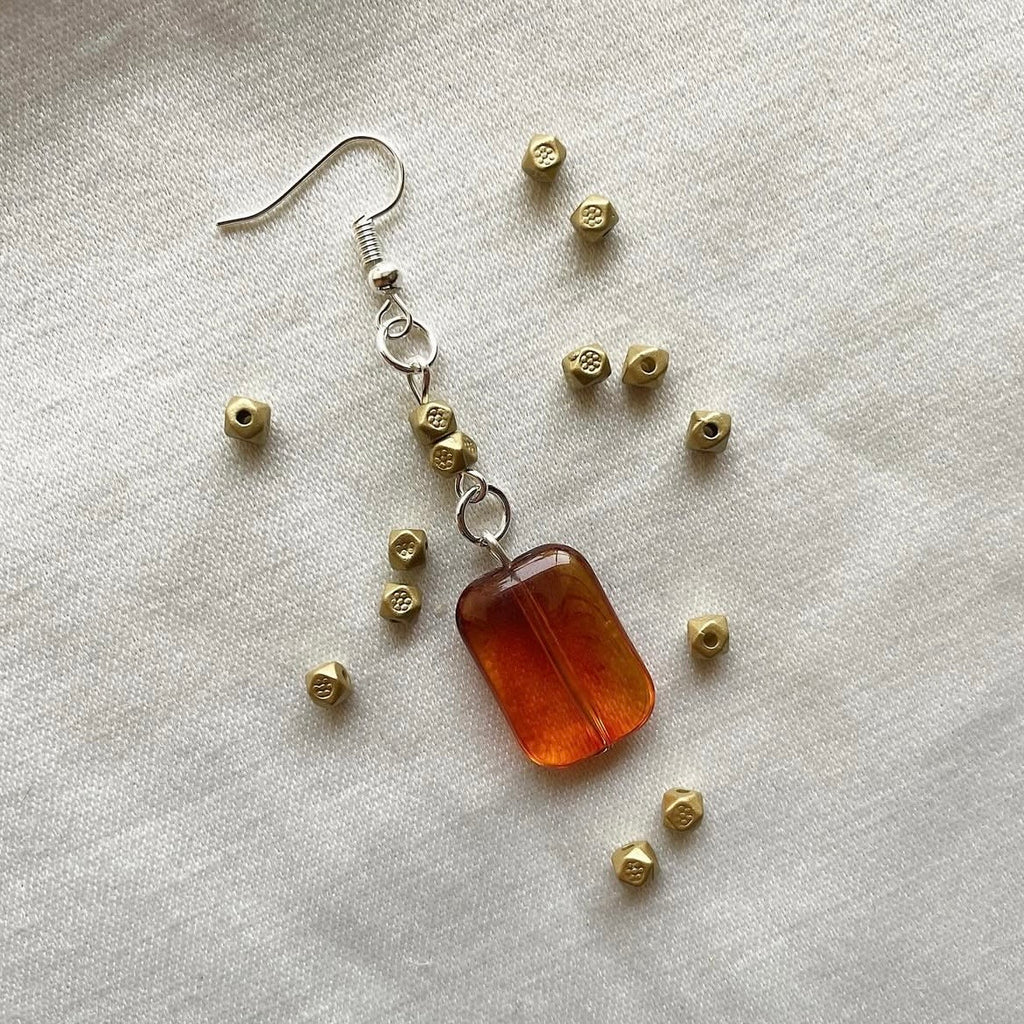 Caramel and muted gold beaded earrings ✨