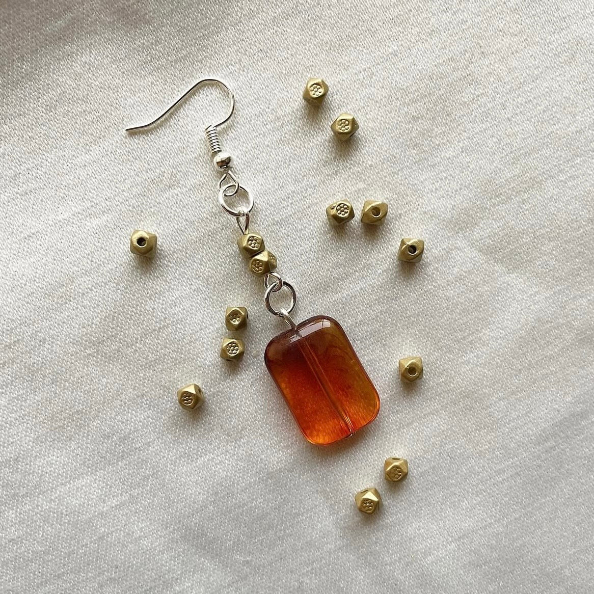 Caramel and muted gold beaded earrings ✨