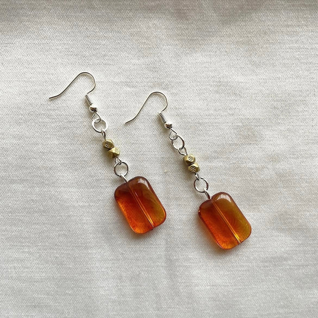 Caramel and muted gold beaded earrings ✨