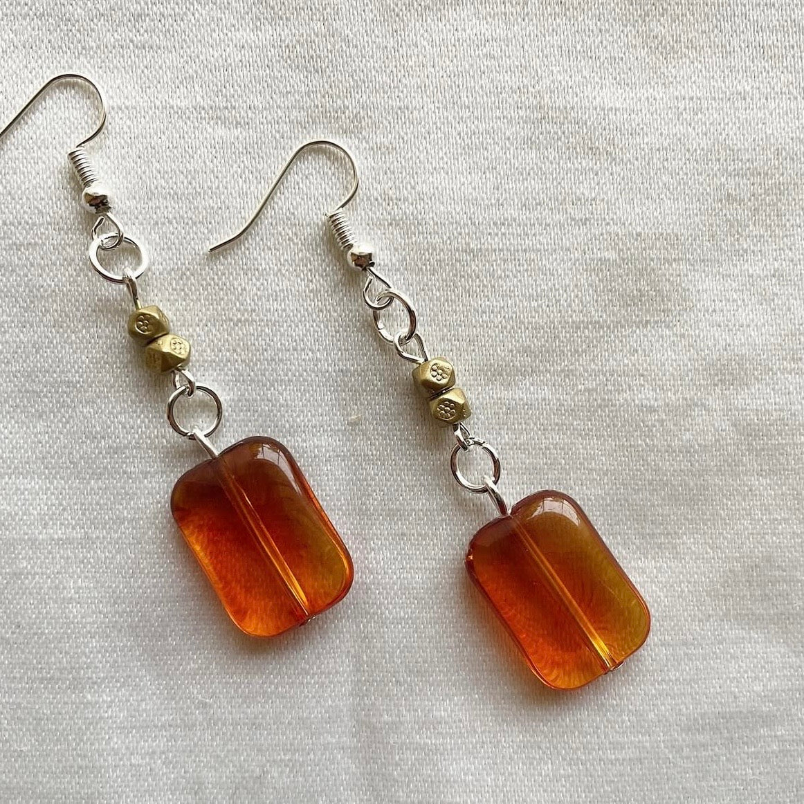 Caramel and muted gold beaded earrings ✨