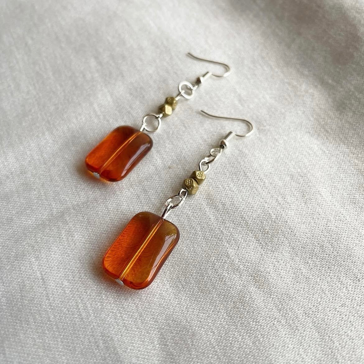 Caramel and muted gold beaded earrings ✨