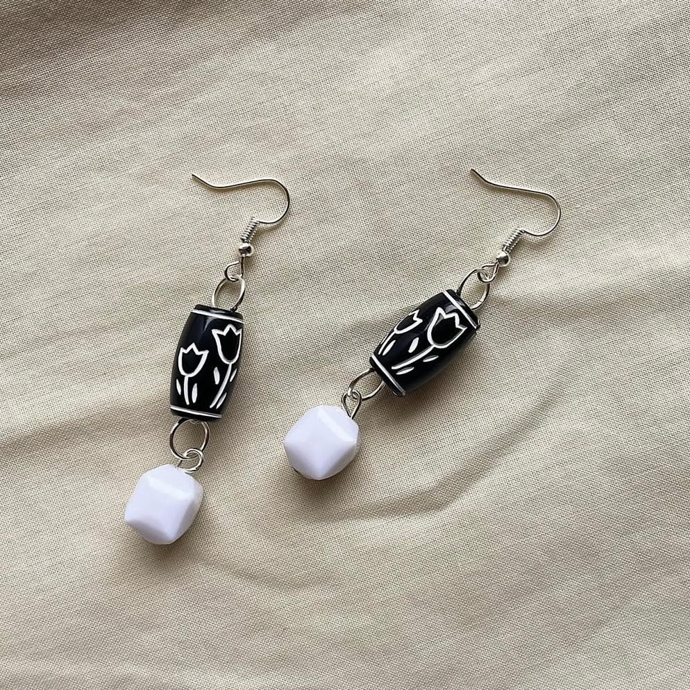 Tulip 🌷and ivory beaded earrings ✨