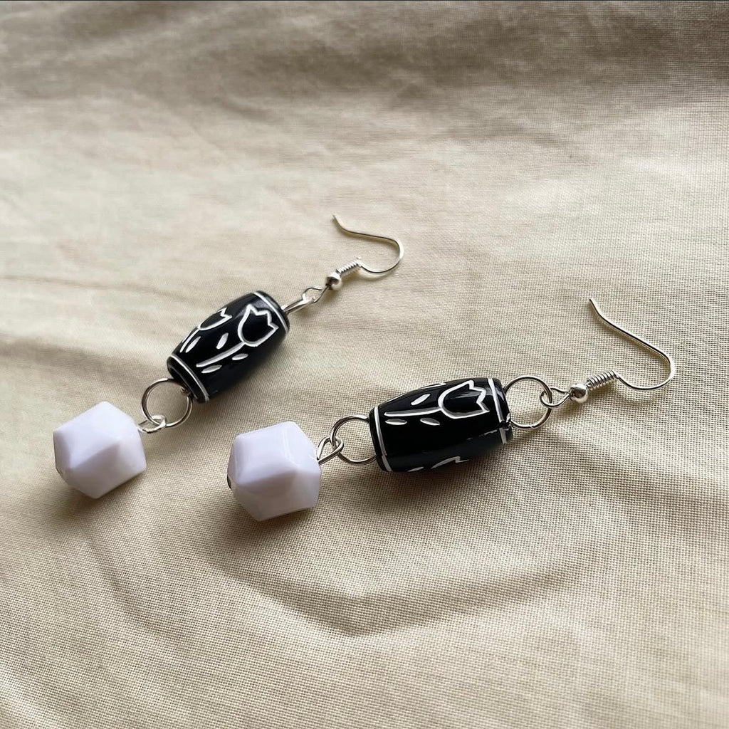 Tulip 🌷and ivory beaded earrings ✨