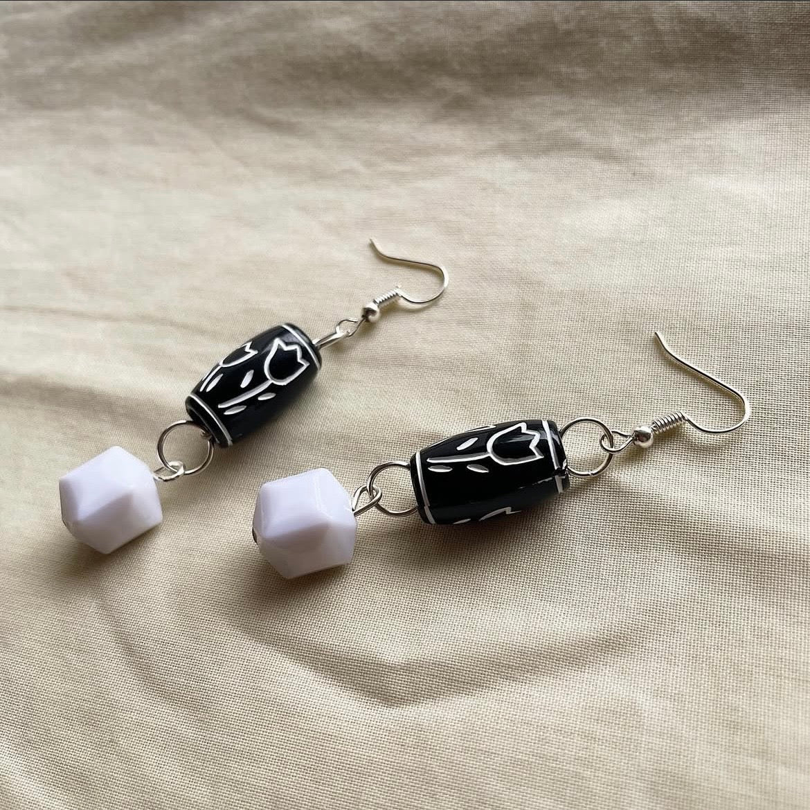 Tulip 🌷and ivory beaded earrings ✨