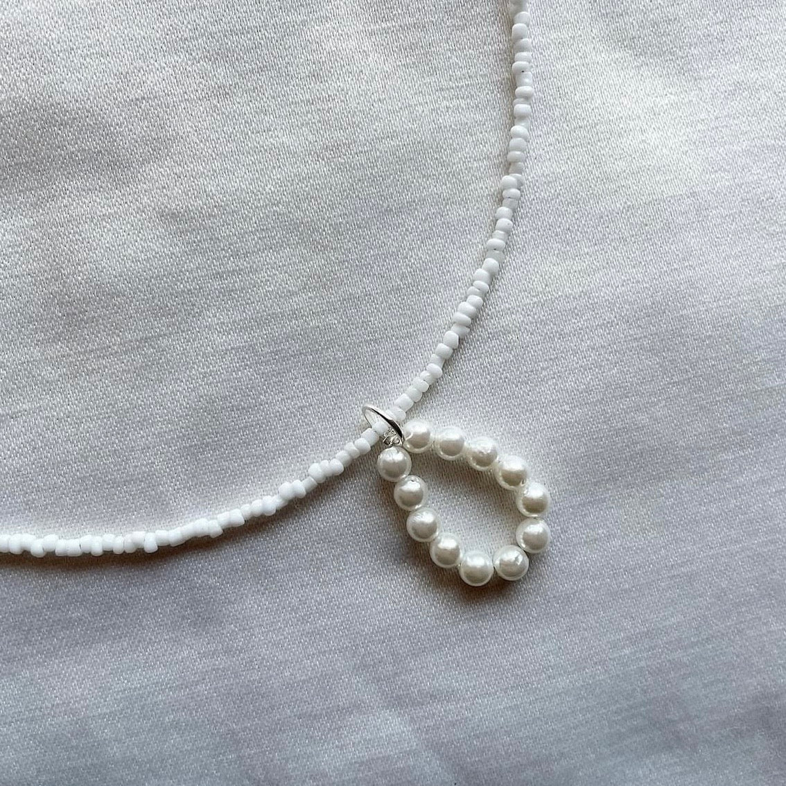 Pearl loop beaded necklace ✨