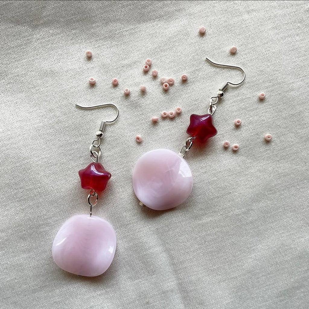 Strawberry and rose petal beaded earrings ✨