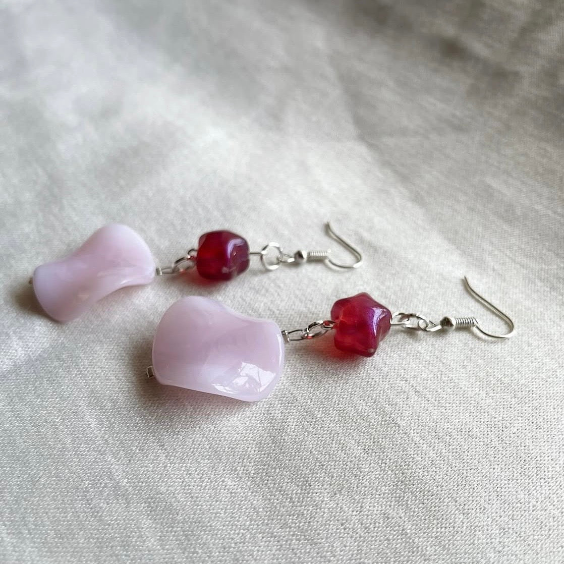 Strawberry and rose petal beaded earrings ✨