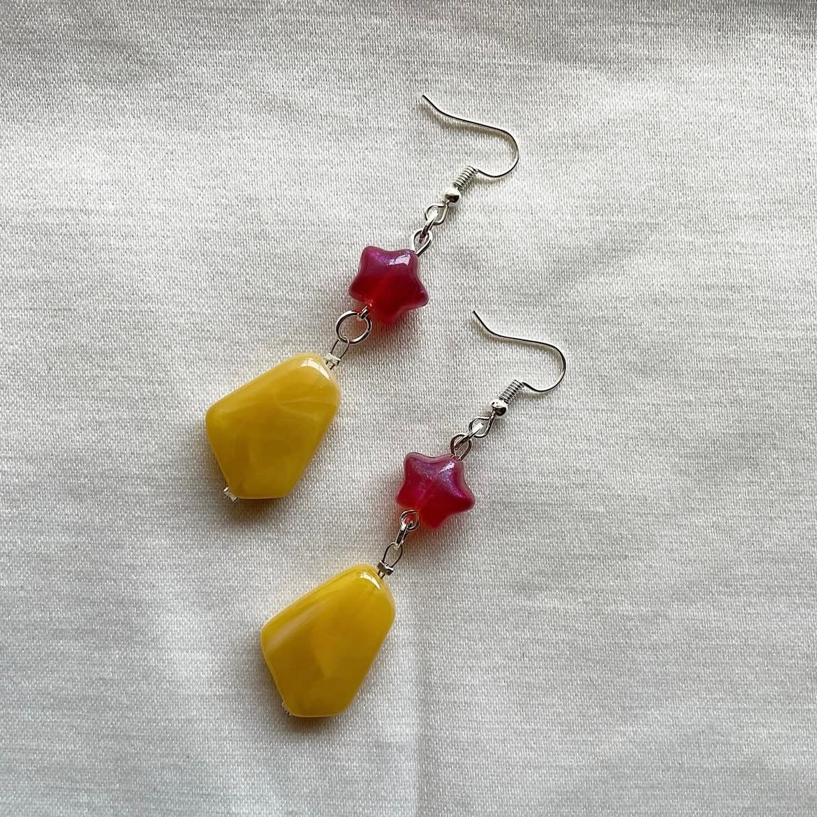 Strawberry and mango dolly beaded earrings ✨