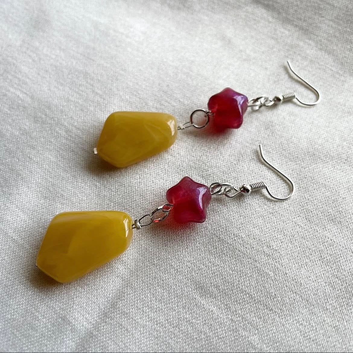 Strawberry and mango dolly beaded earrings ✨